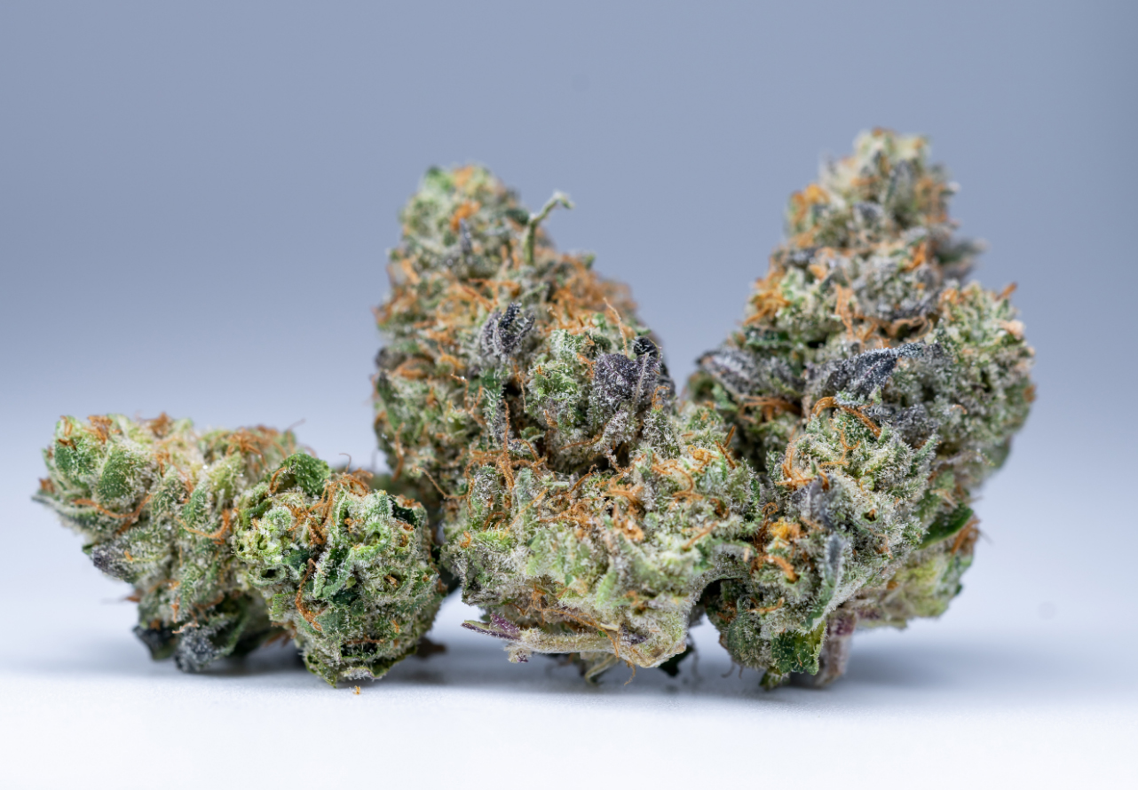 You are currently viewing The Ultimate Guide to Choosing the Right Cannabis Strains for You